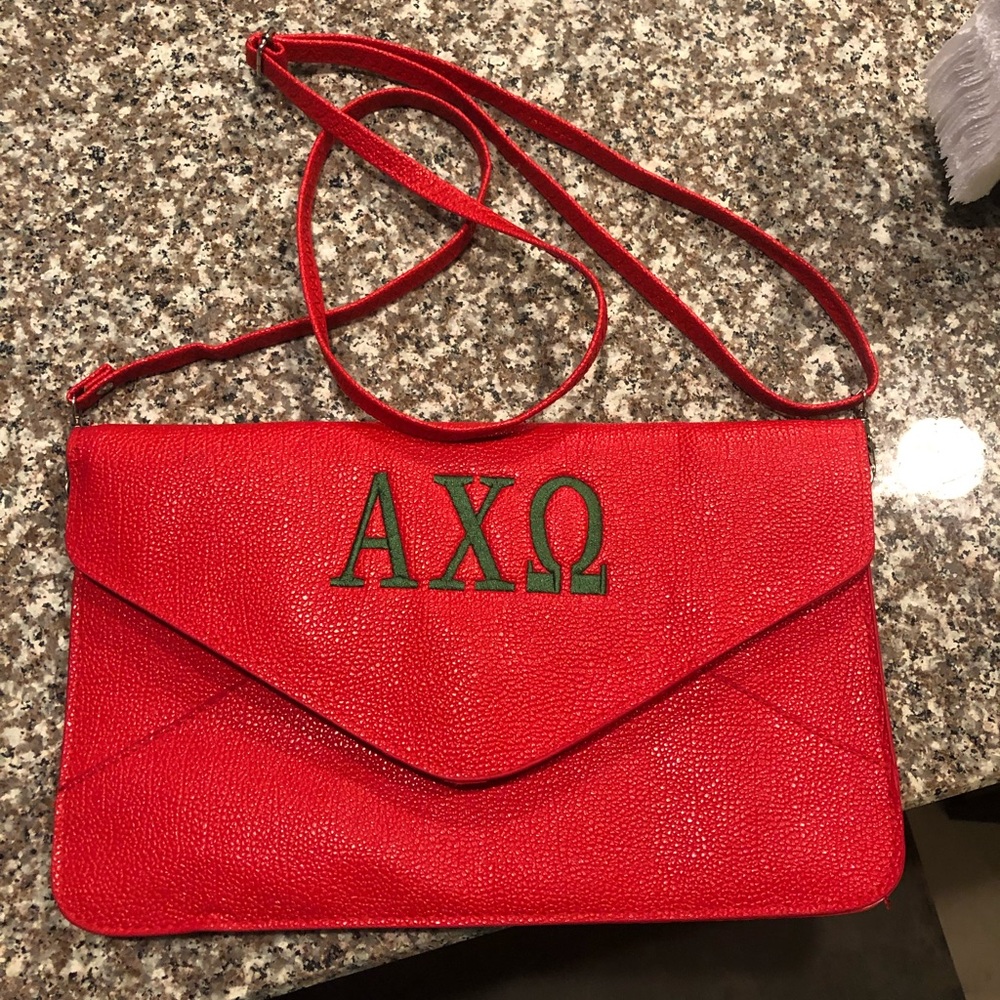 Simple AXO handbag. Crossbody or wristlet ❤️💚